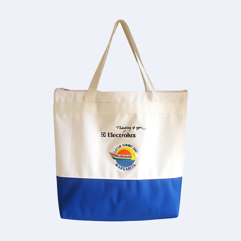 Bolso tote blanco y azul con cierre y logo estampado